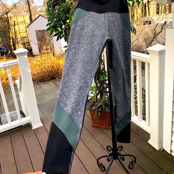 Beyond Yoga True Color Block Leggings - Picture 11 of 12